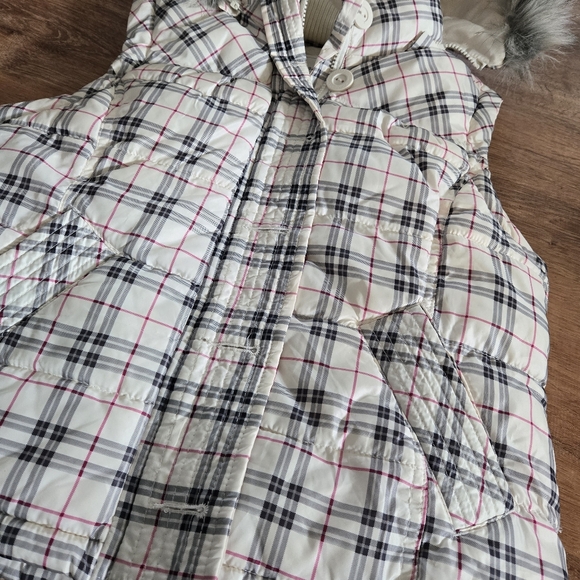 Medium aeropostal vest with faux fur hood - Picture 3 of 5